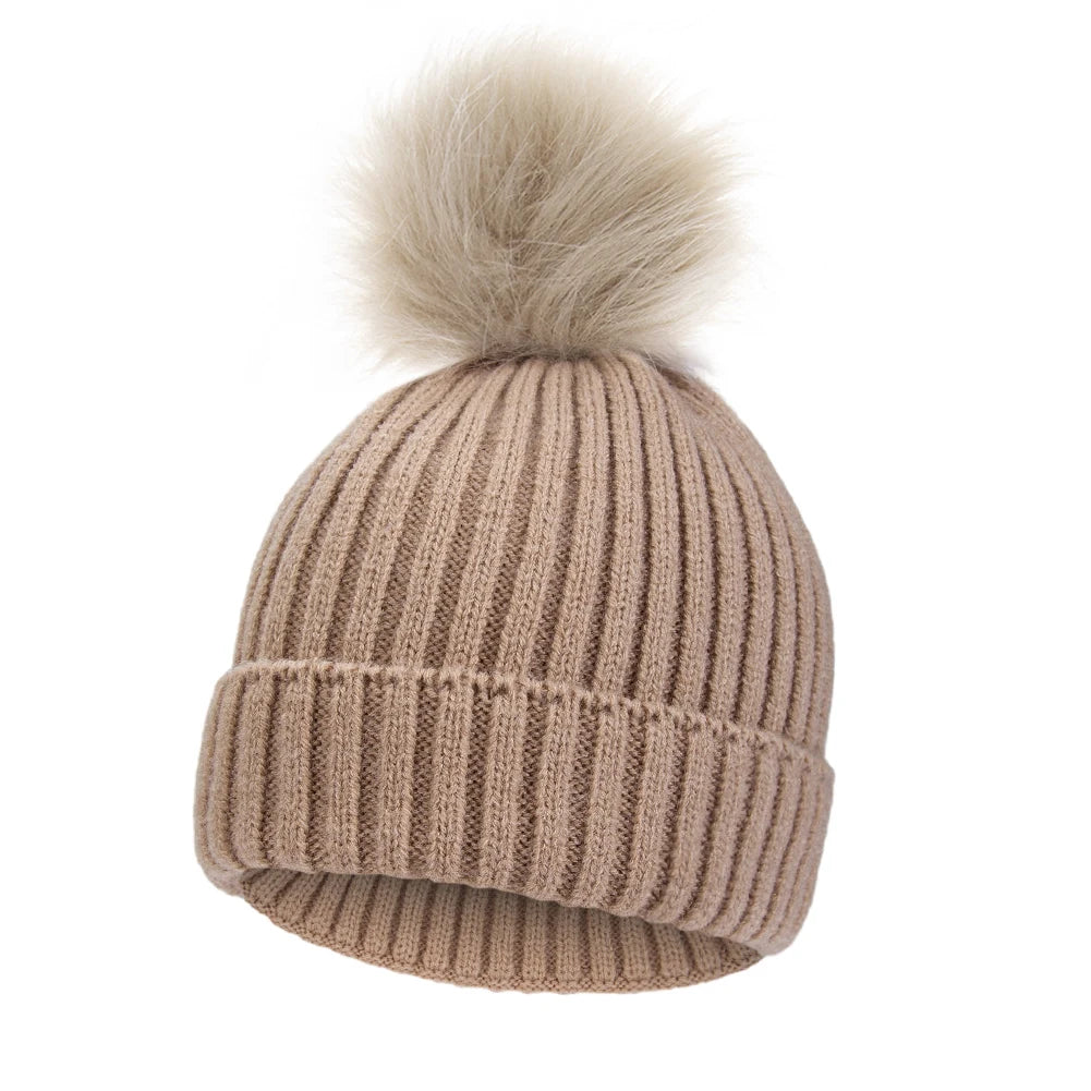 Touca Infantil com Pompom Grande – Tricô Macio | Para Bebês de 0 a 3 Anos