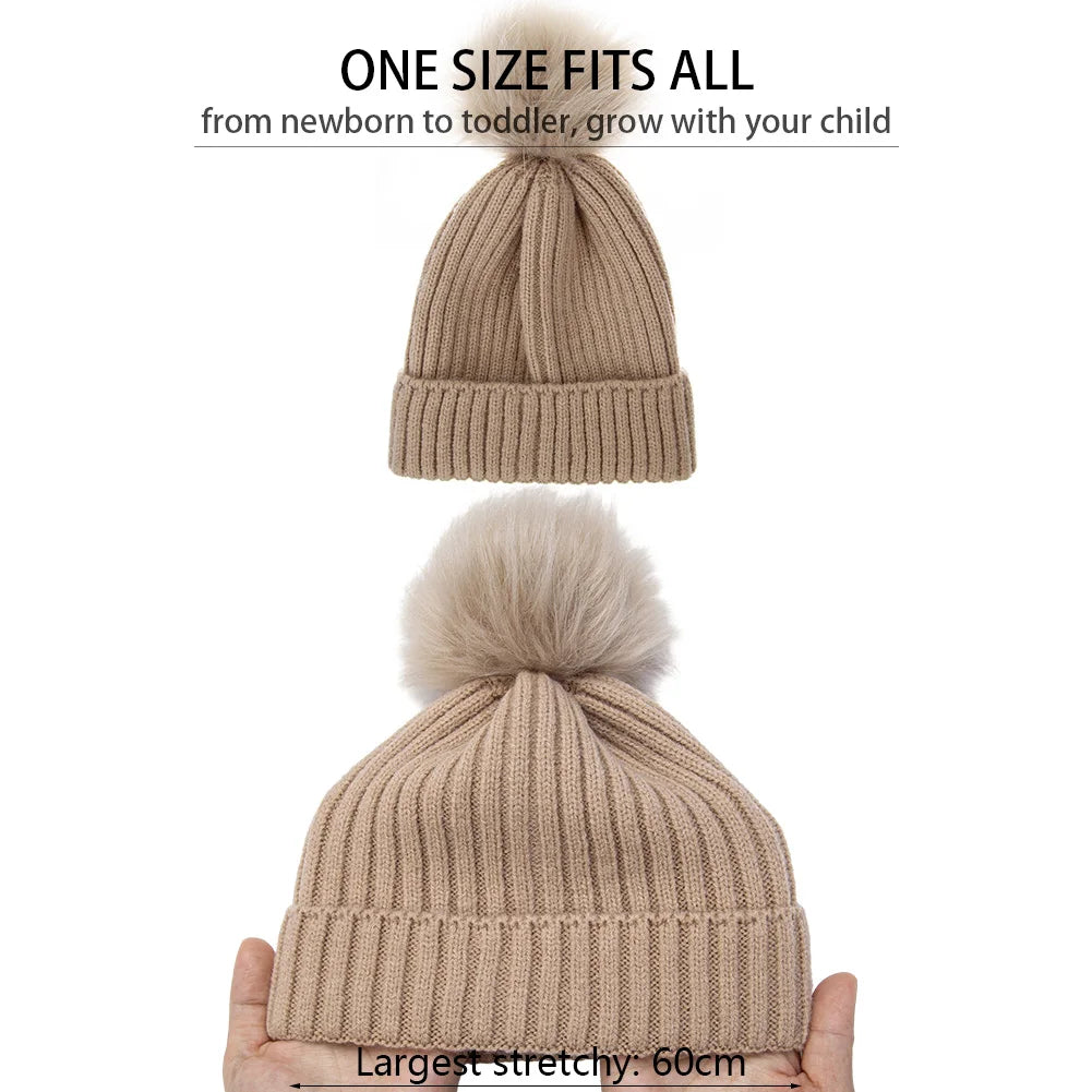 Touca Infantil com Pompom Grande – Tricô Macio | Para Bebês de 0 a 3 Anos