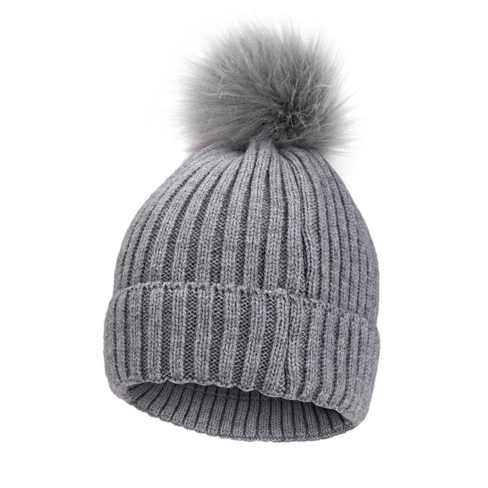 Touca Infantil com Pompom Grande – Tricô Macio | Para Bebês de 0 a 3 Anos