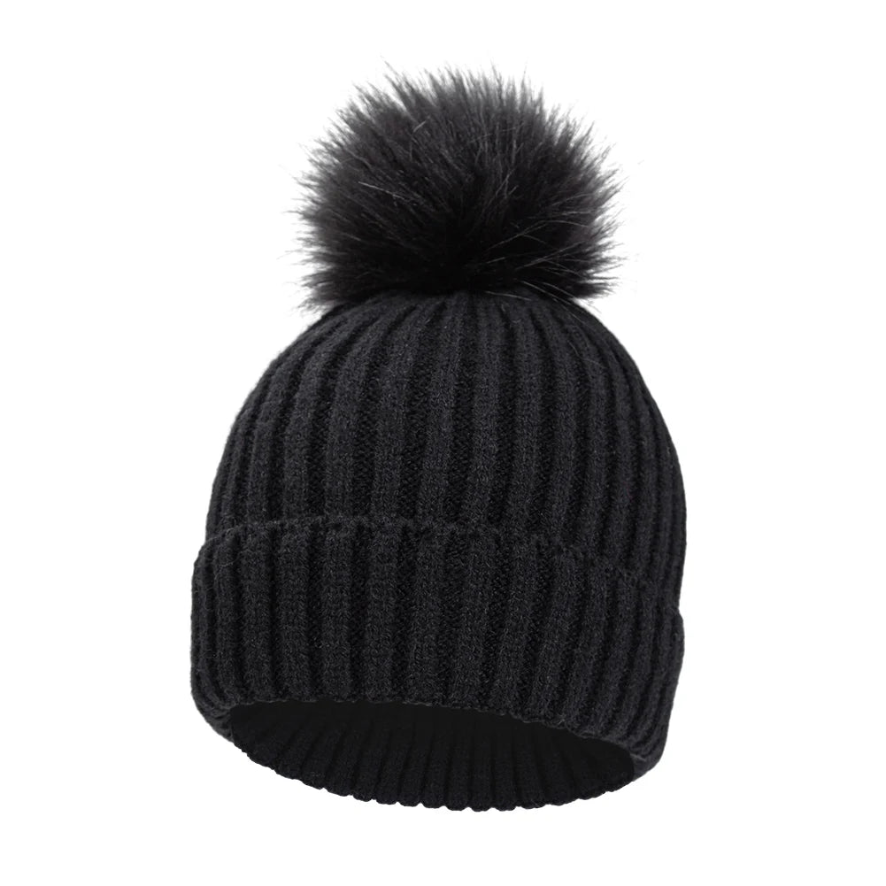 Touca Infantil com Pompom Grande – Tricô Macio | Para Bebês de 0 a 3 Anos