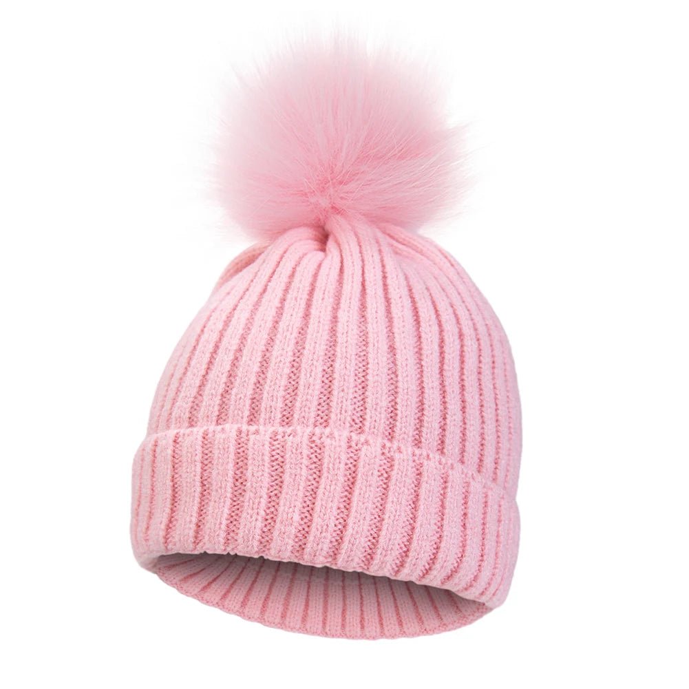 Touca Infantil com Pompom Grande – Tricô Macio | Para Bebês de 0 a 3 Anos