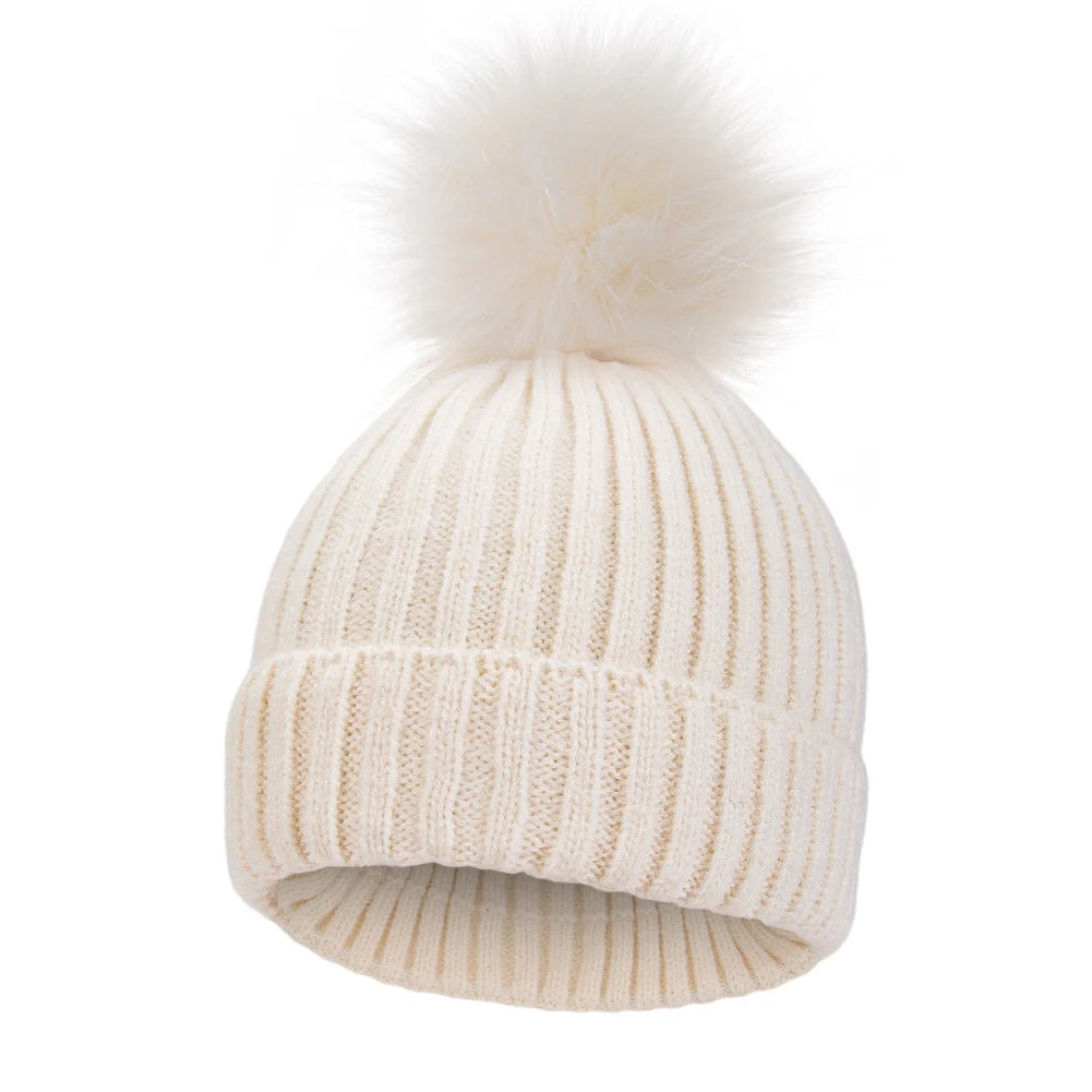 Touca Infantil com Pompom Grande – Tricô Macio | Para Bebês de 0 a 3 Anos