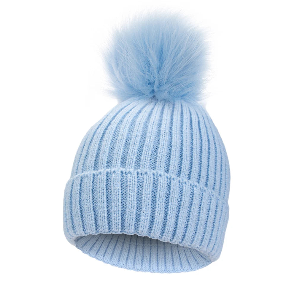 Touca Infantil com Pompom Grande – Tricô Macio | Para Bebês de 0 a 3 Anos